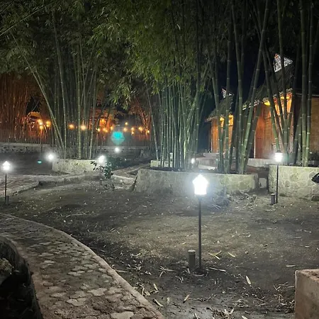 Para Para Cafe & Cottage Berastagi Exterior photo