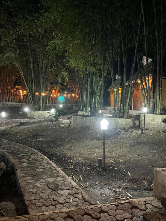 Lodge Para Cafe & *